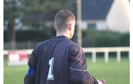 LA MOTTE TIENT TETE AU LEADER